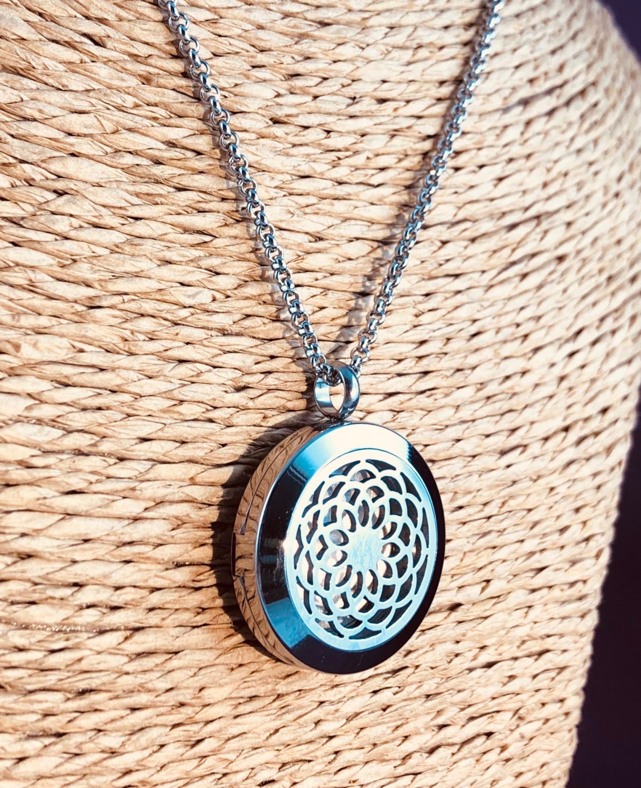 Bijou-diffuseur_Grande-Fleur_huiles-essentielles_NaturoScents_luxembourg-1250x1536